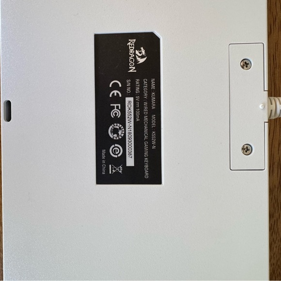 Redragon White Mechanical Keyboard - Picture 4 of 6